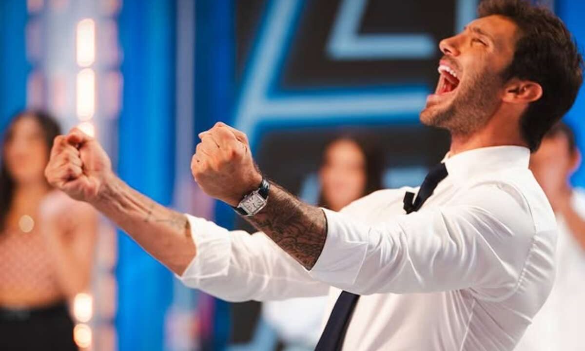 Stefano De Martino annuncio bellissimo
